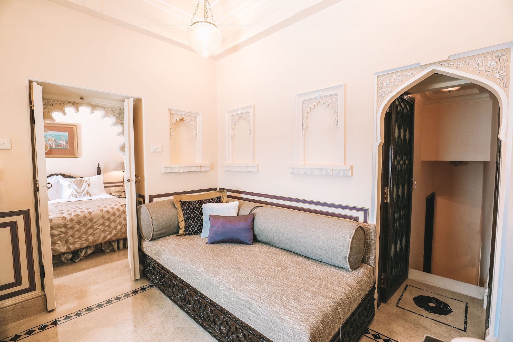 HISTORICAL 1 BEDROOM SUITE LAKE VIEW
