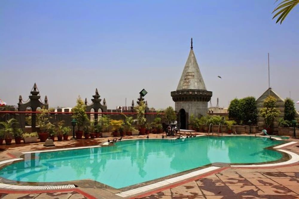 Amrutha Castle Hotel 19/21
