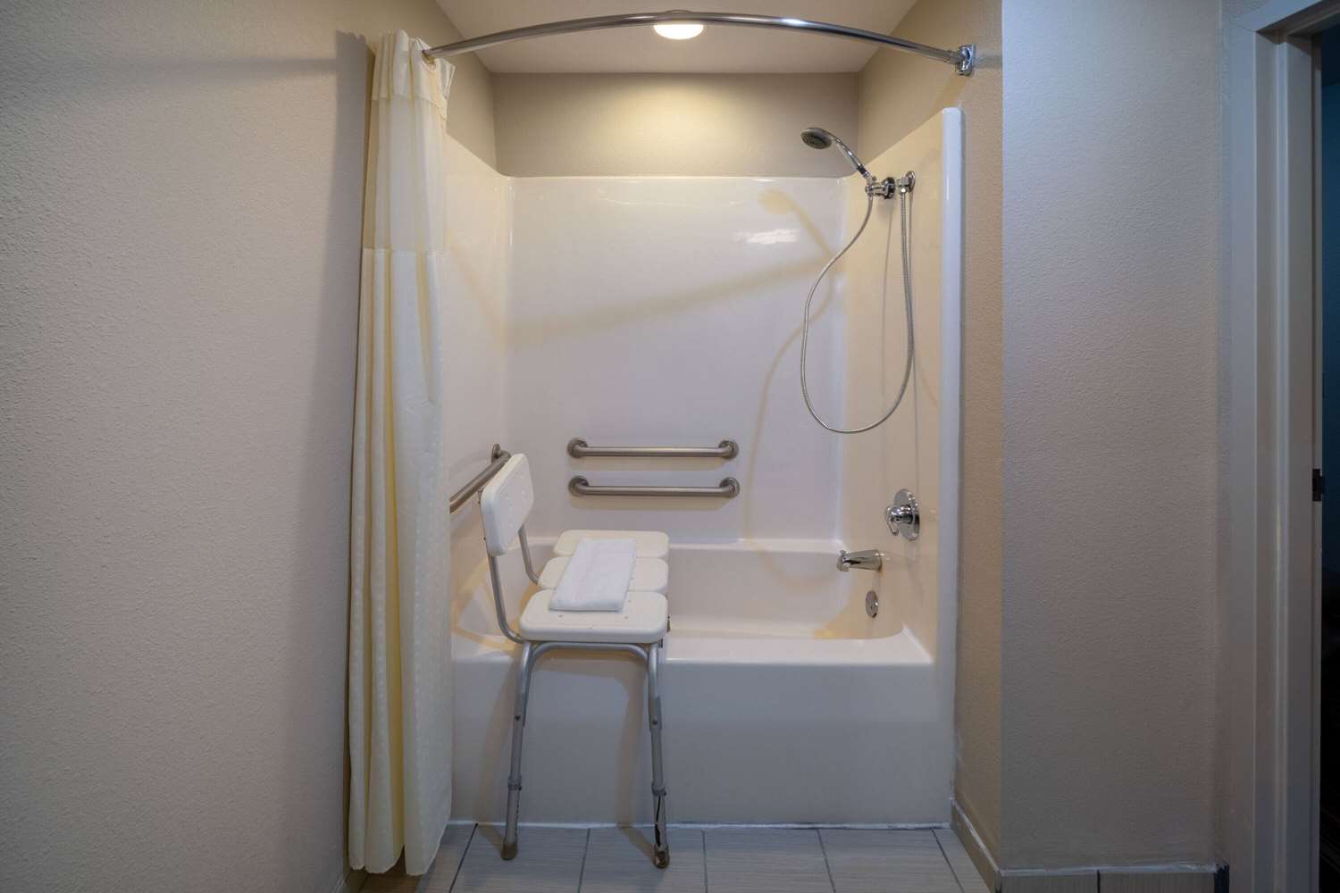 Microtel Inn and Suites by Wyndham Bossier City 45/46