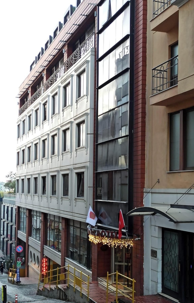 Taksim Metropark Hotel in ISTANBUL
