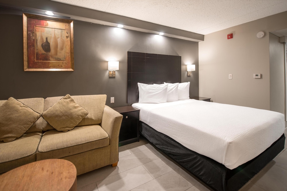 Coast, Queen Bed, Accessible