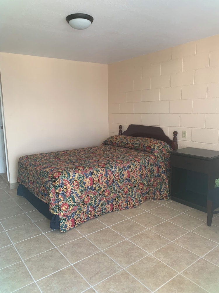 Loma Alta Motel 5/22