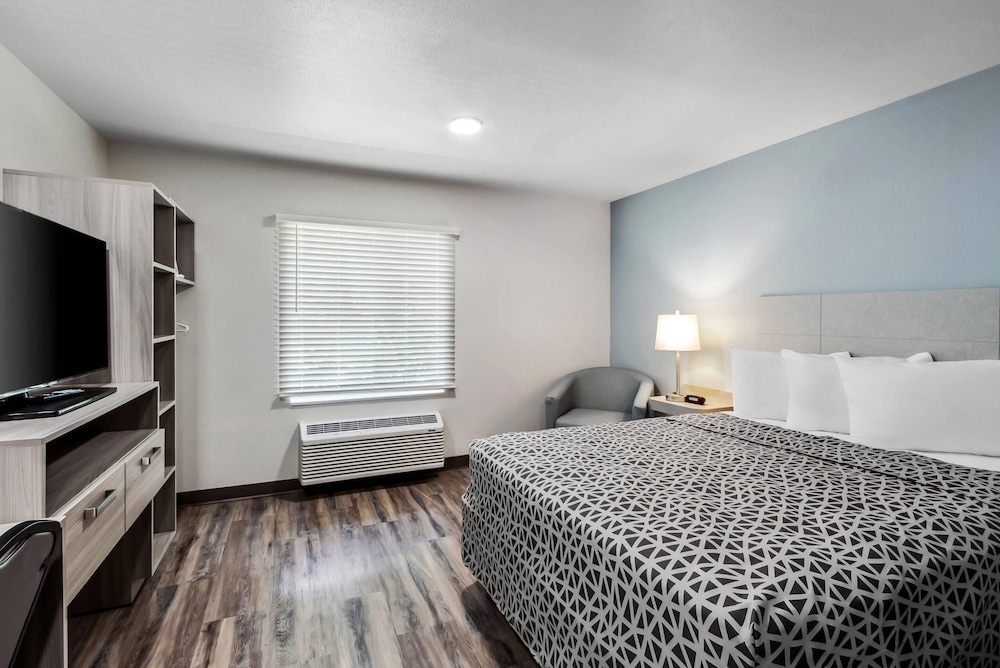 WoodSpring Suites Sumter near Shaw AFB 19/60