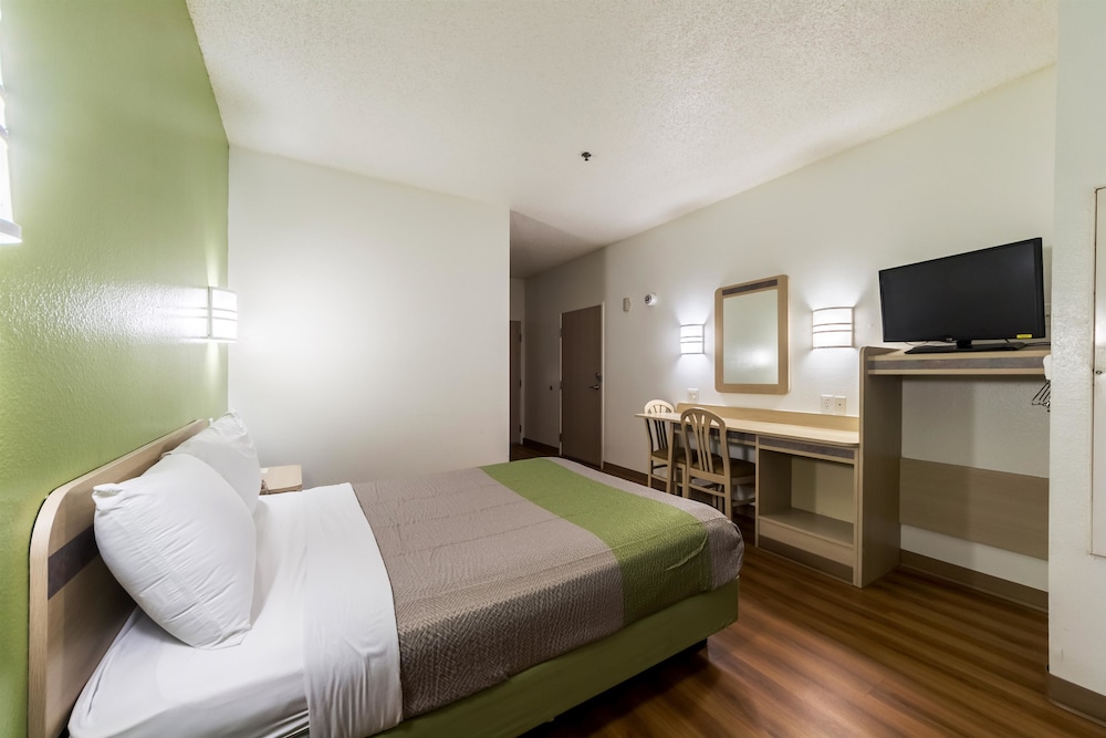 Motel6 San Antonio, TX - South 27/58