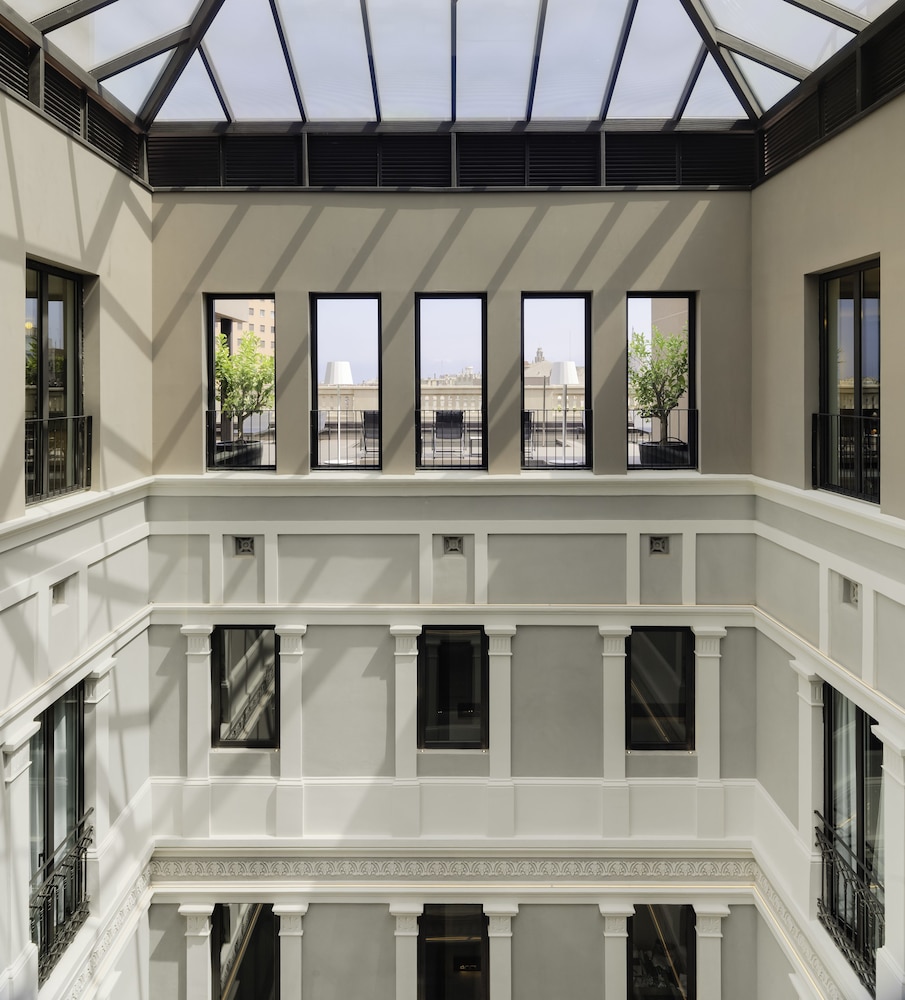 H10 Urquinaona Plaza Hotel in BARCELONA