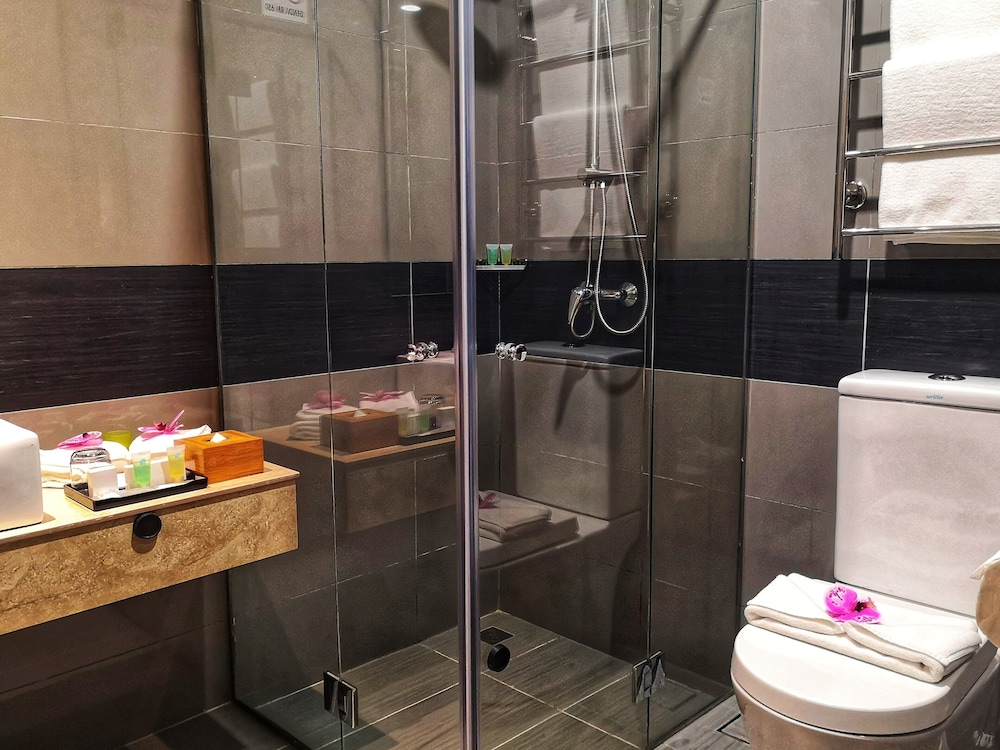 AZ HOTEL & SERVICED APARTMENTS 33/36