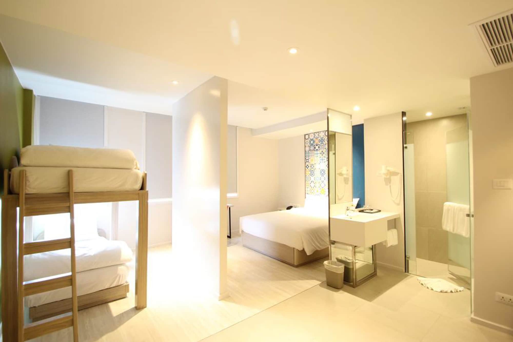غرفة عائلية بسرير مزدوج وسرير بطابقين، Ibis Styles Phuket City 10/10