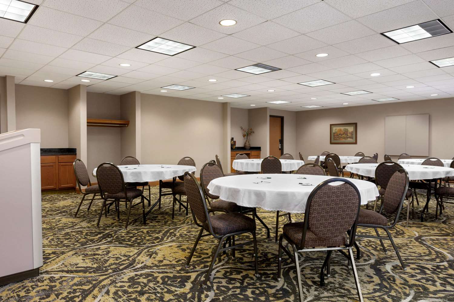 Wingate By Wyndham Bentonville Airport 34/42