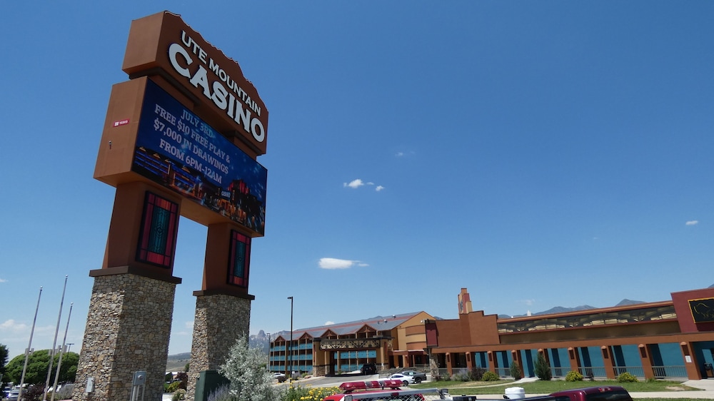 Ute Mountain Casino Hotel 25/27