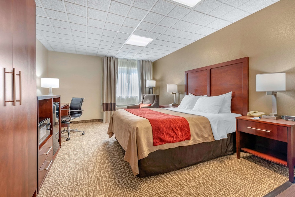 Comfort Inn Fremont, IN 8/39