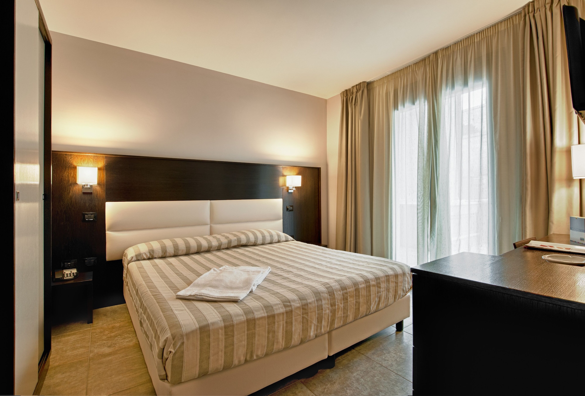 STANDARD, DOUBLE OR TWIN BED