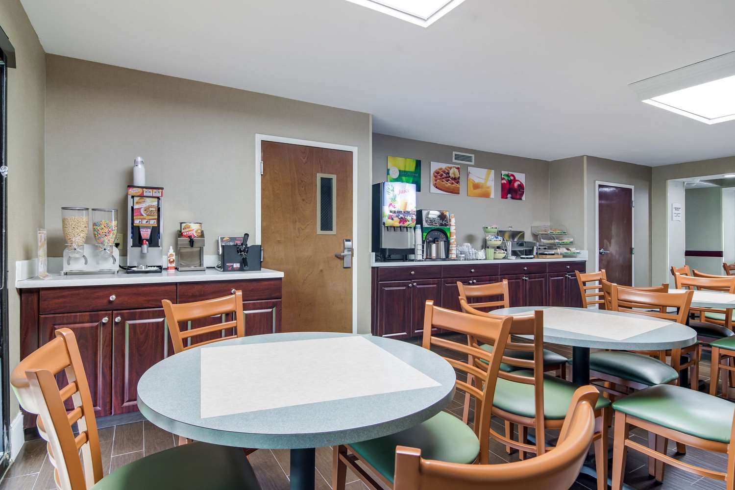 Quality Inn and Suites Canton, GA 17/25