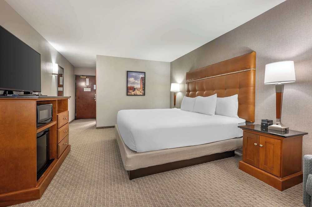 Drury Inn and Suites Champaign 12/50