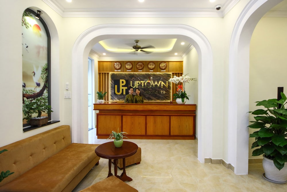 Uptown Hotel 4/46
