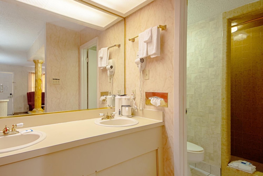 Economy Inn Suites 34/44