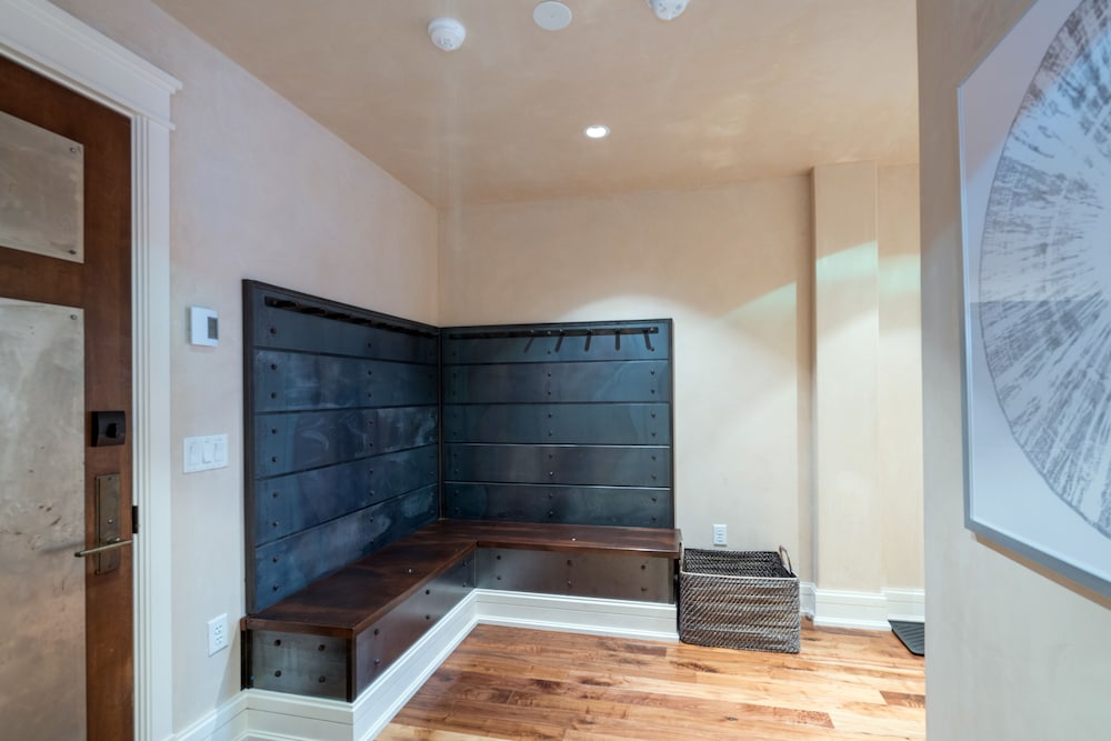 The Auberge Residences at Element 52 45/82