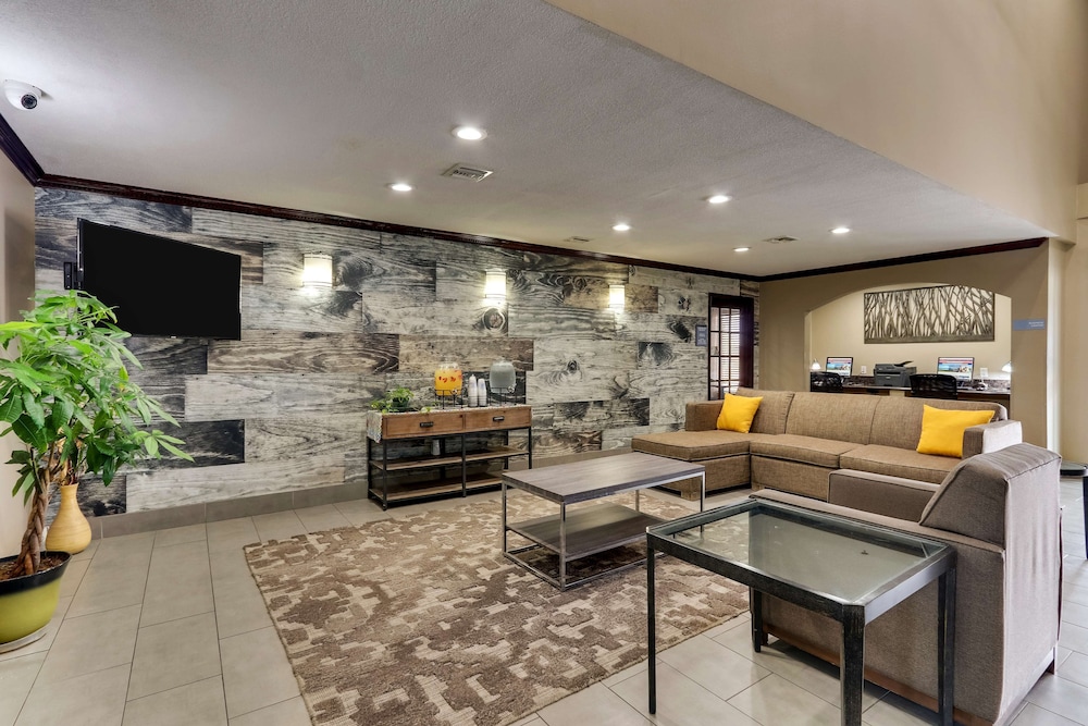 Best Western Plus University Inn and Suites 25/34