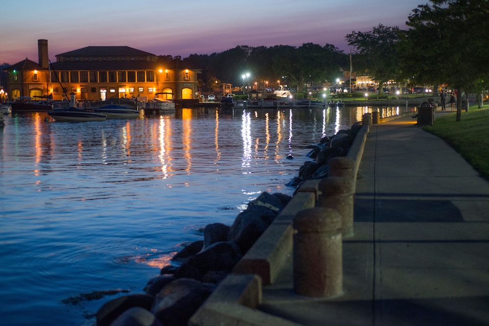 The Cove Of Lake Geneva 46/49