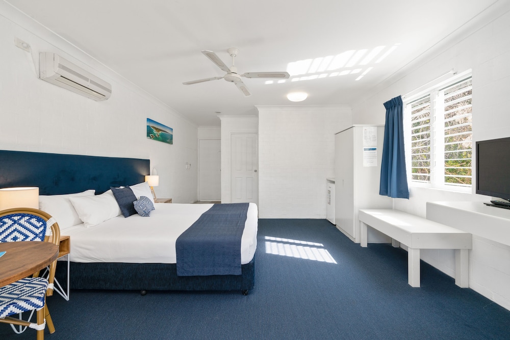 ROOM, DOUBLE BED
