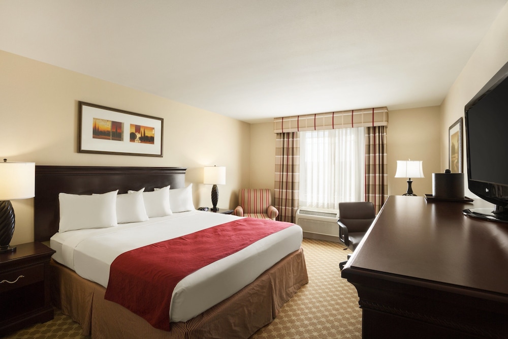 2 Queen Beds Accessible Non-Smoking with Roll-In-Shower