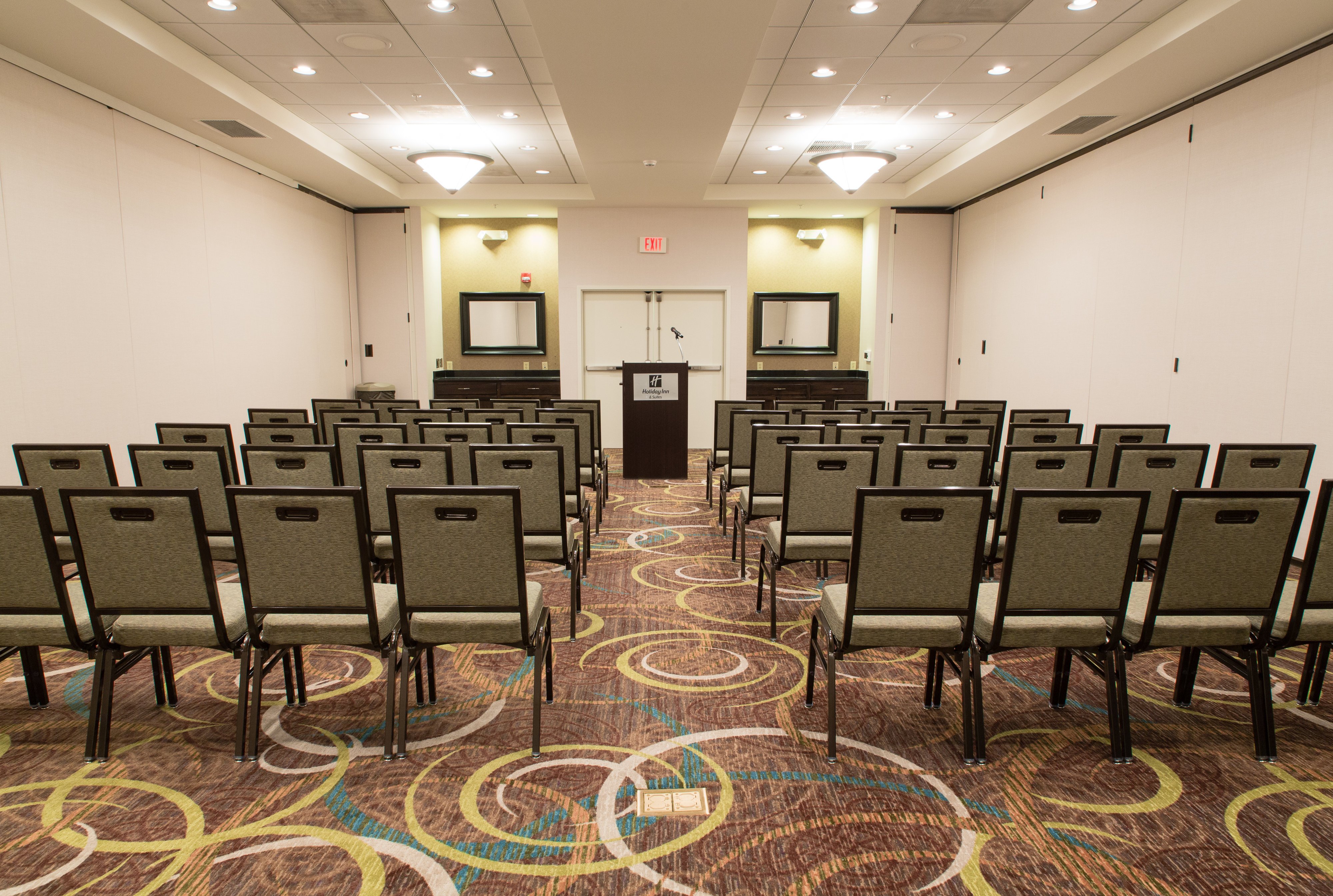 Holiday Inn Hotel Suites Bloomington Airport 39/50