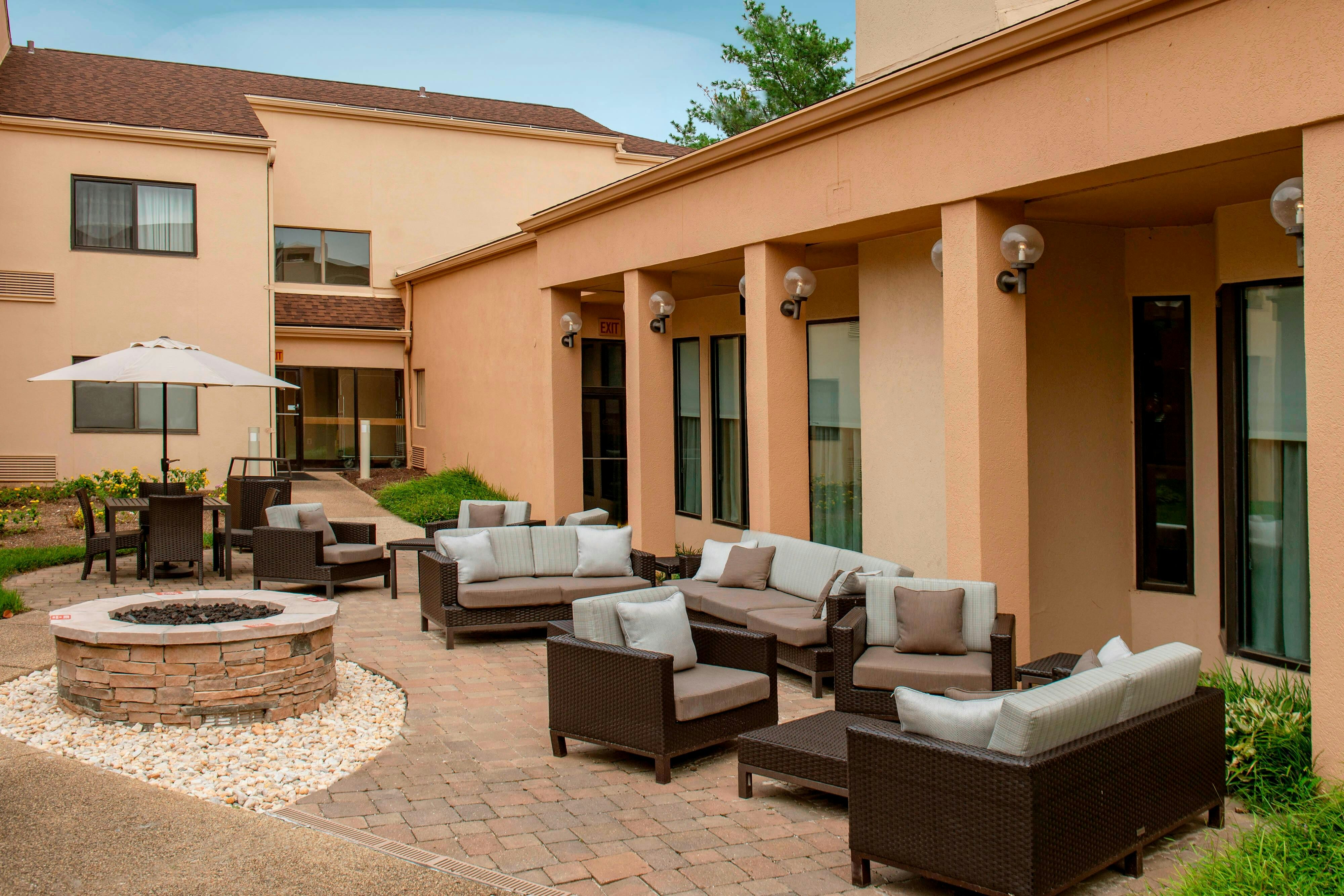 Courtyard By Marriott Rockville 9/25