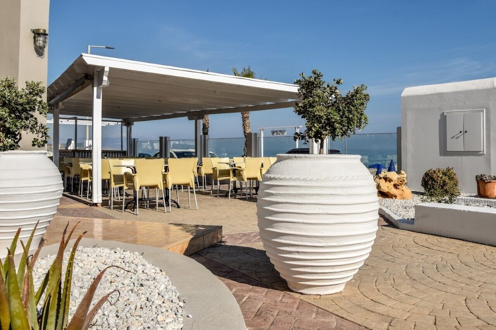 Yria Beach Hotel 11/61