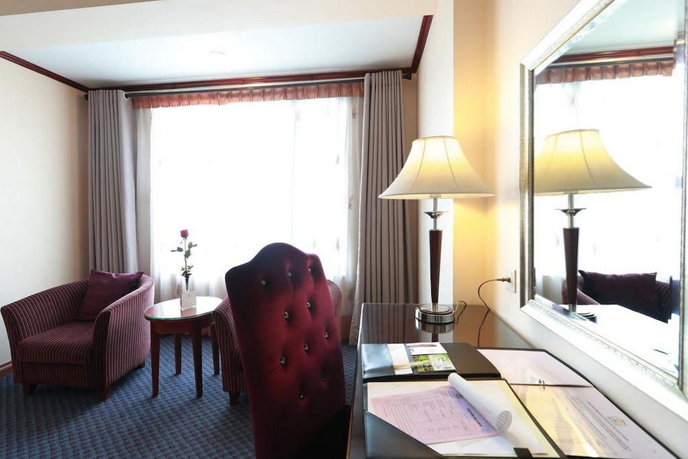 Flower Garden Hotel 35/50