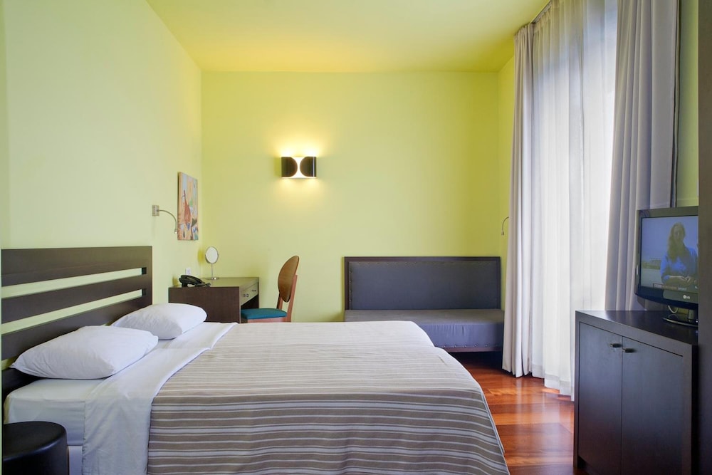 Athens Center Square Hotels 5/27