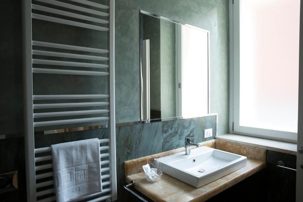 Boutique Hotel Enia 44/50