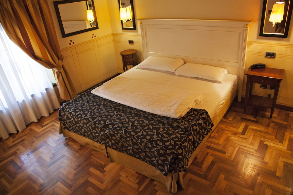 Villa Policreti Hotel 10/50