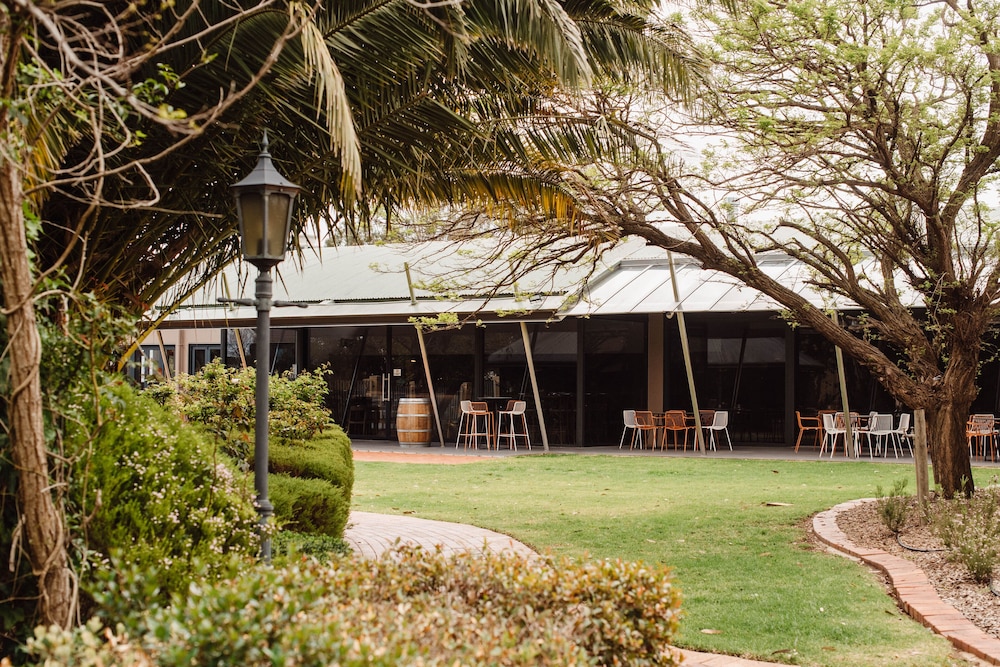 Mercure Barossa Valley 75/77