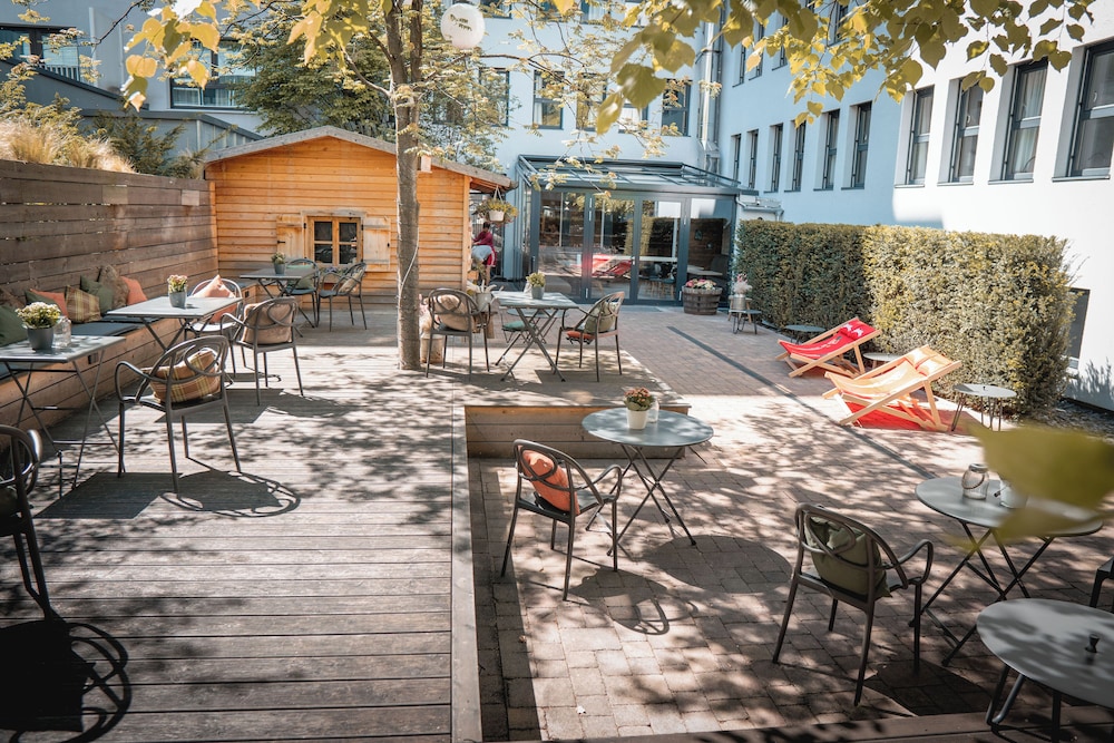 COCOON HAUPTBAHNHOF 68/73