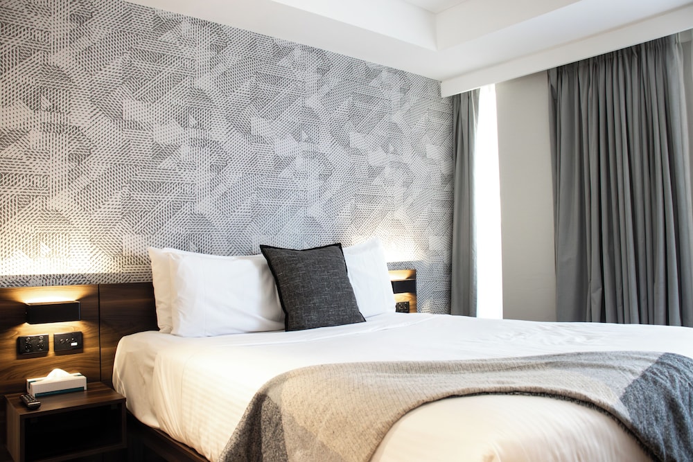 PLUS, QUEEN BED, BALCONY
