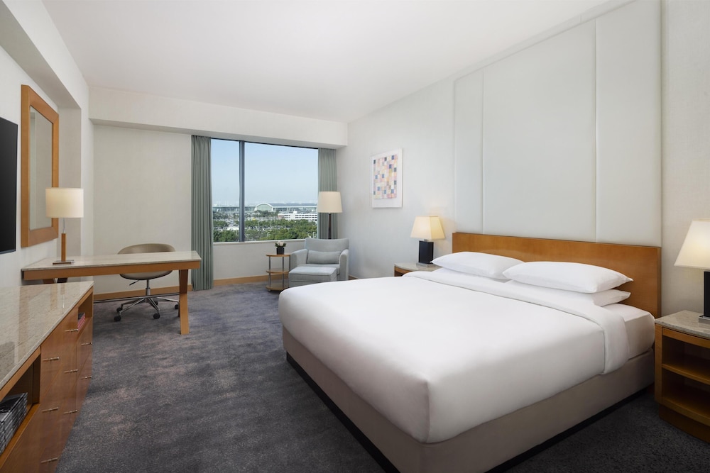 Club, King Bed, West Tower