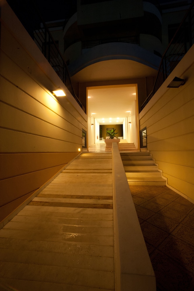 Elizabeth Suites 19/50