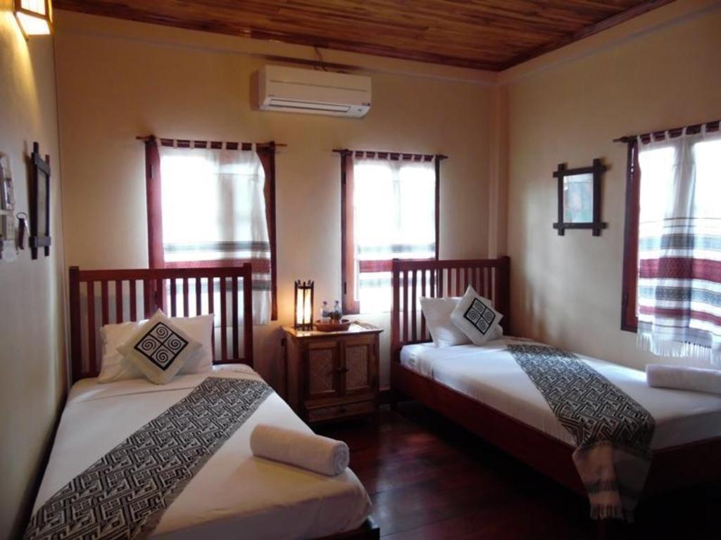 Super, Deluxe, Twin Beds