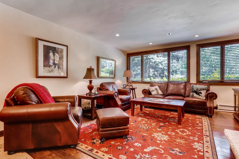 Kiva Lodge By East West 42/72
