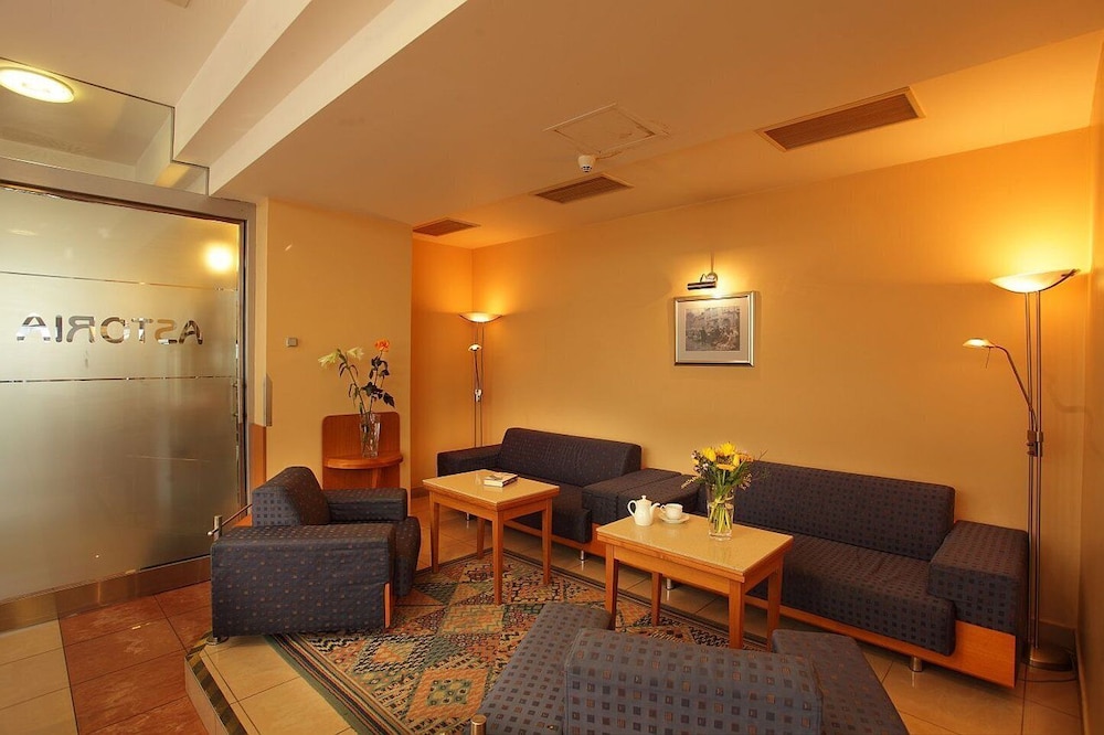 Astoria Hotel 33/56