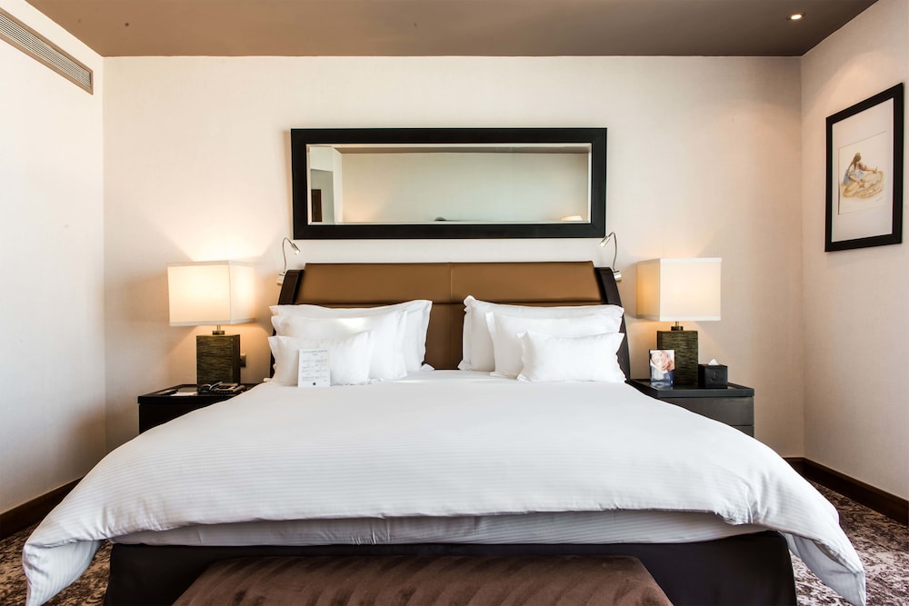 DELUXE, QUEEN BED, CITY VIEW