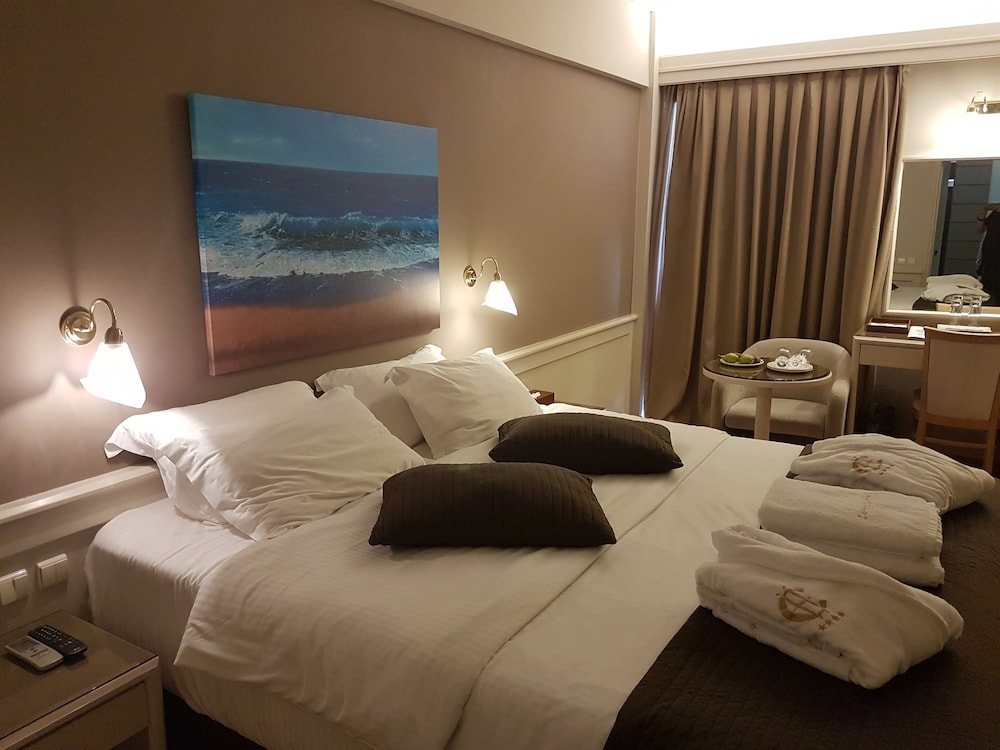 Coral Hotel 24/50