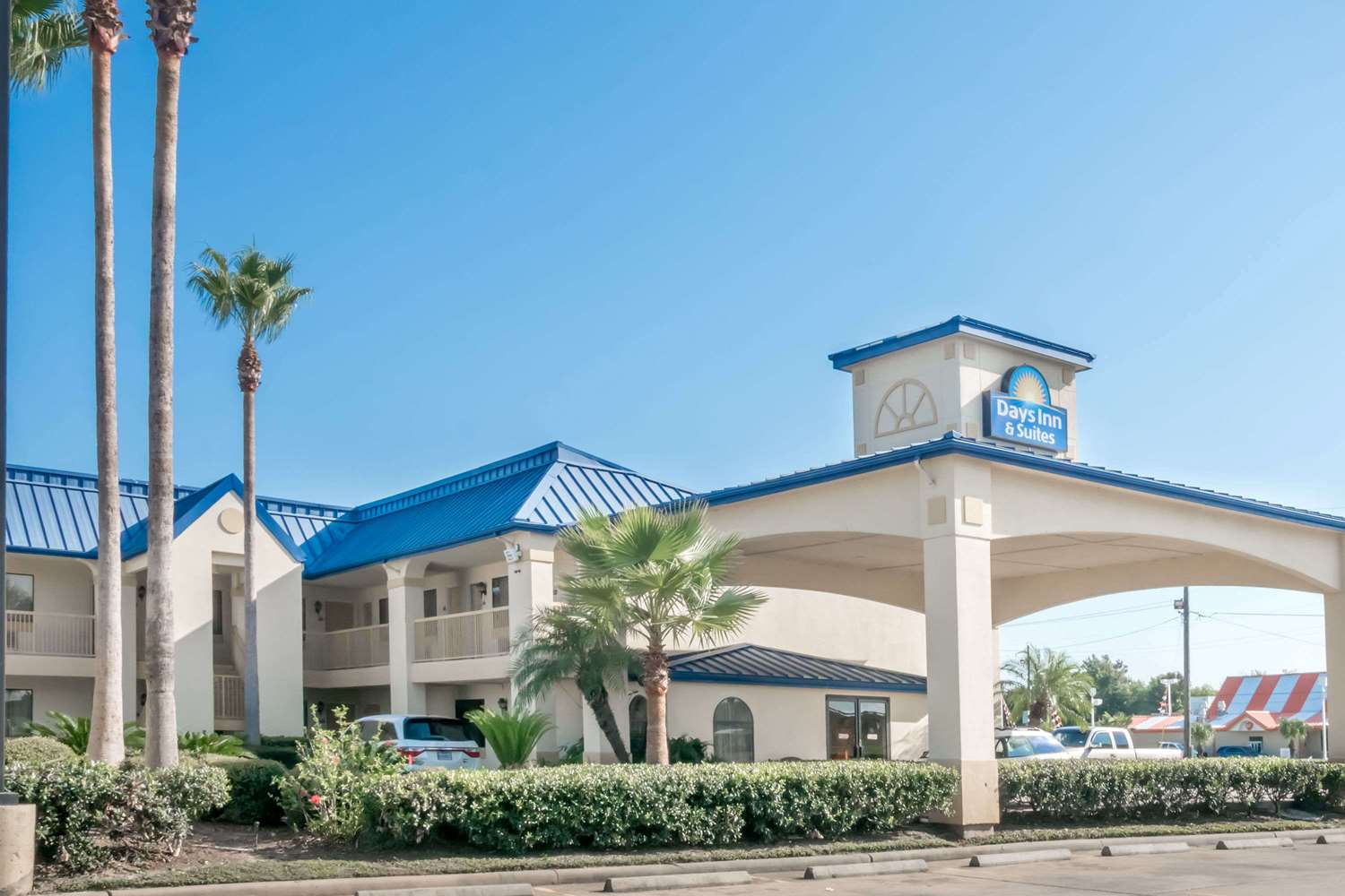 Days Inn & Suites by Wyndham Winnie 4/20