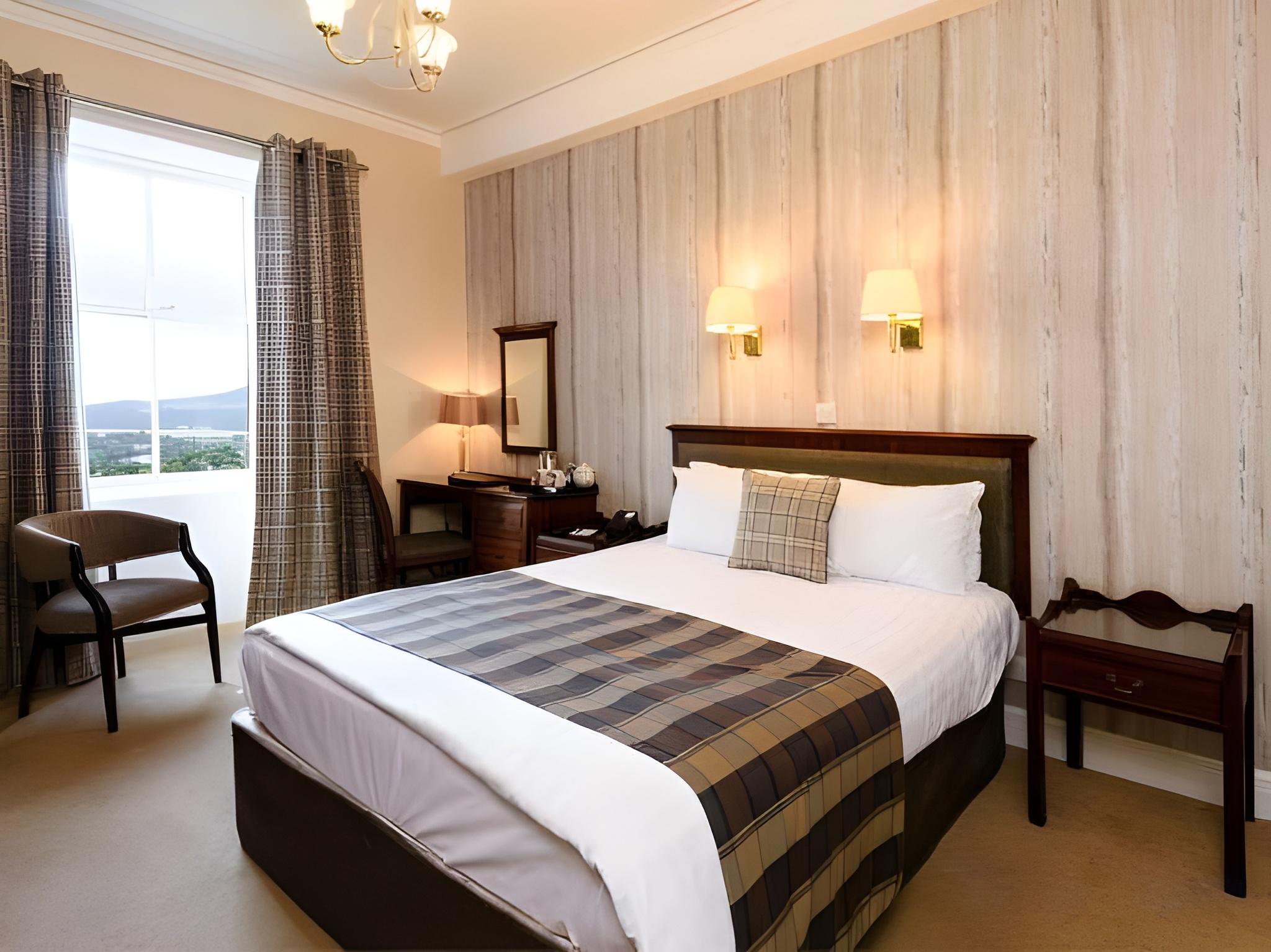 Room, Double or Twin Bed, Valley View