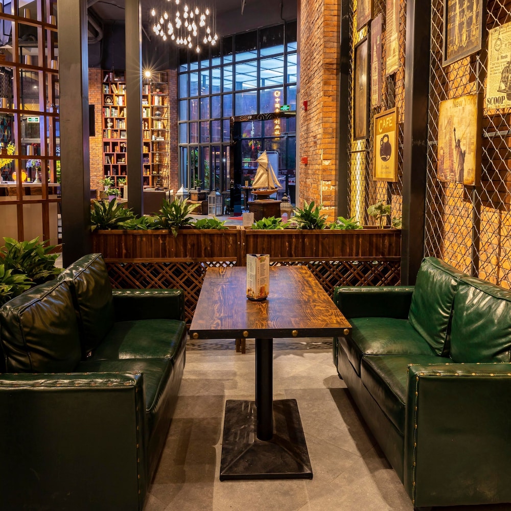 James Joyce Coffetel (Foshan Zhangcha Huanan Chuanggu) 86/100
