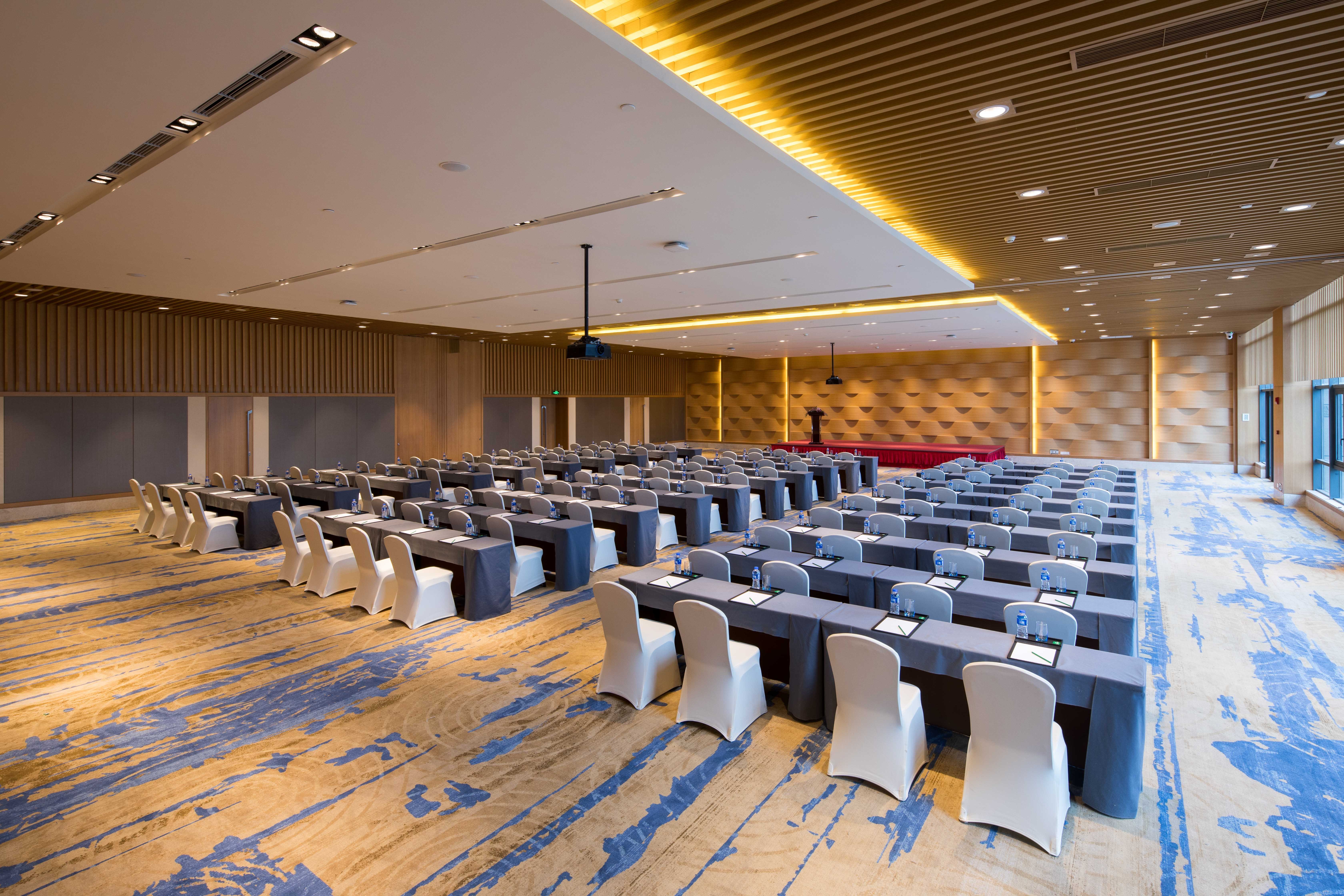HOLIDAY INN KUNSHAN HUAQIAO 29/50