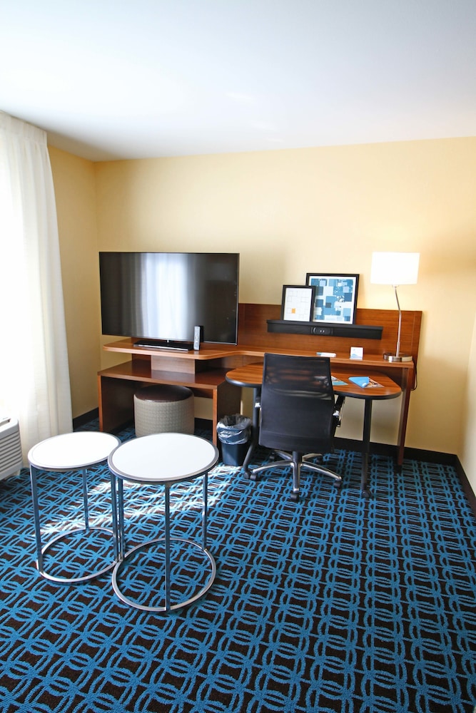 Fairfield Inn Suites London 11/35