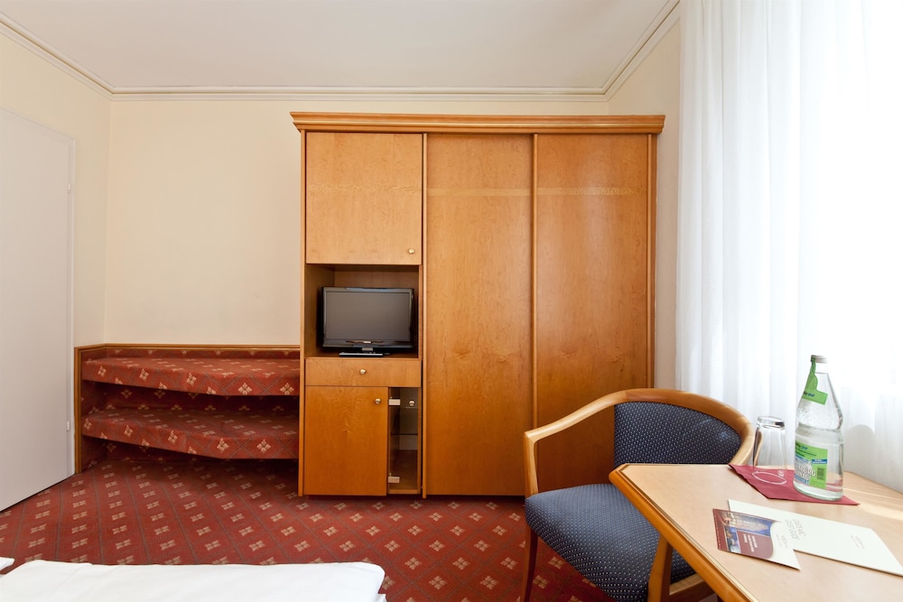 PLAZA INN Rieker Stuttgart Hauptbahnhof 50/65