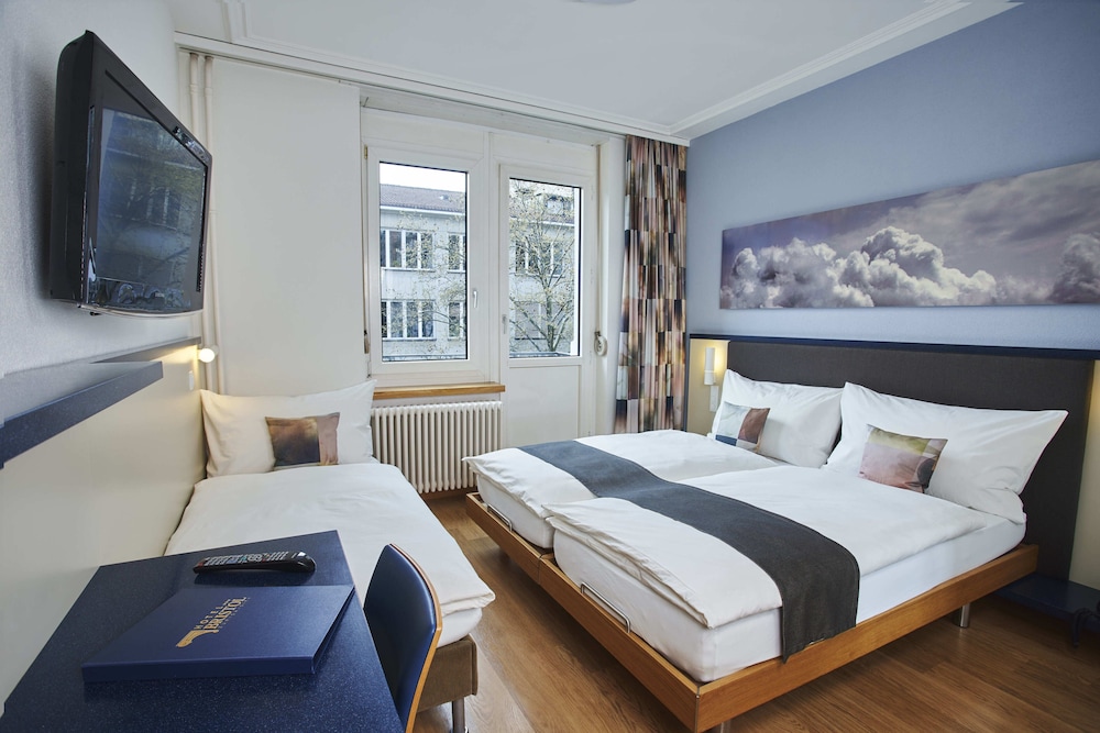 Bristol Hotel Zurich 25/50