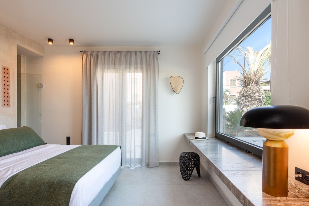 Exclusive, Suite, Queen Bed, Outdoor Jetted Tub