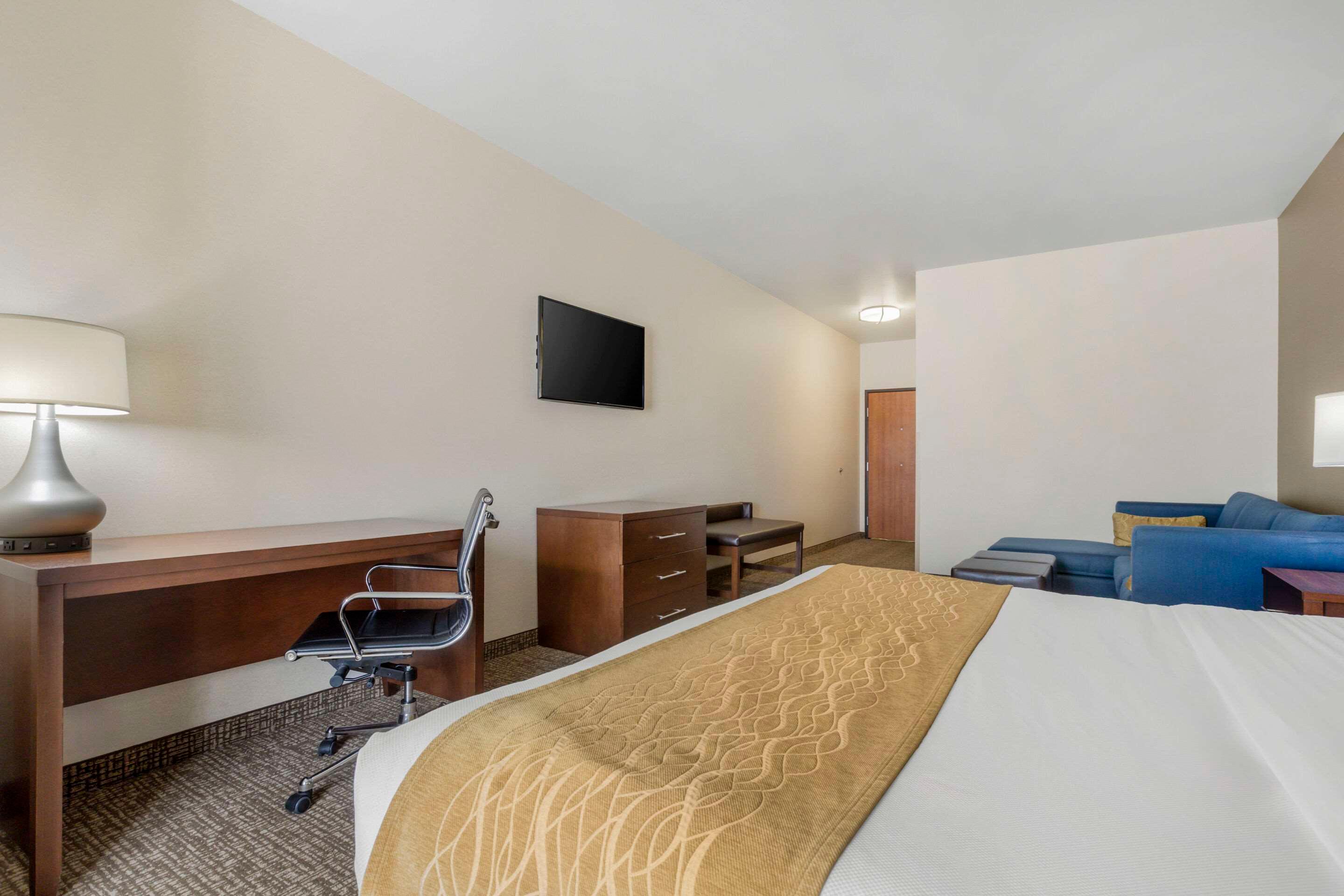 Room, Queen Bed, Accessible, Comfort Inn & Suites Mitchell I-90 3/5